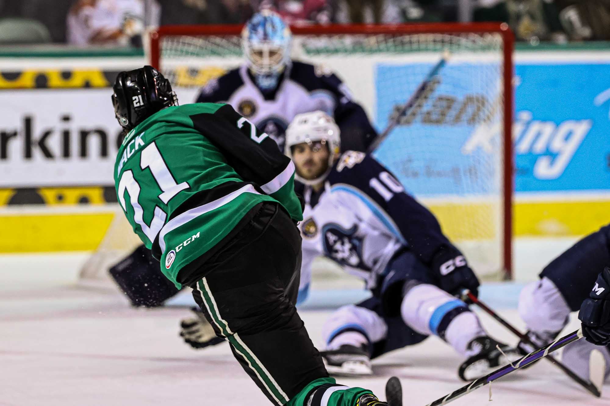 Stars shine on, force Game 5 with 2OT win