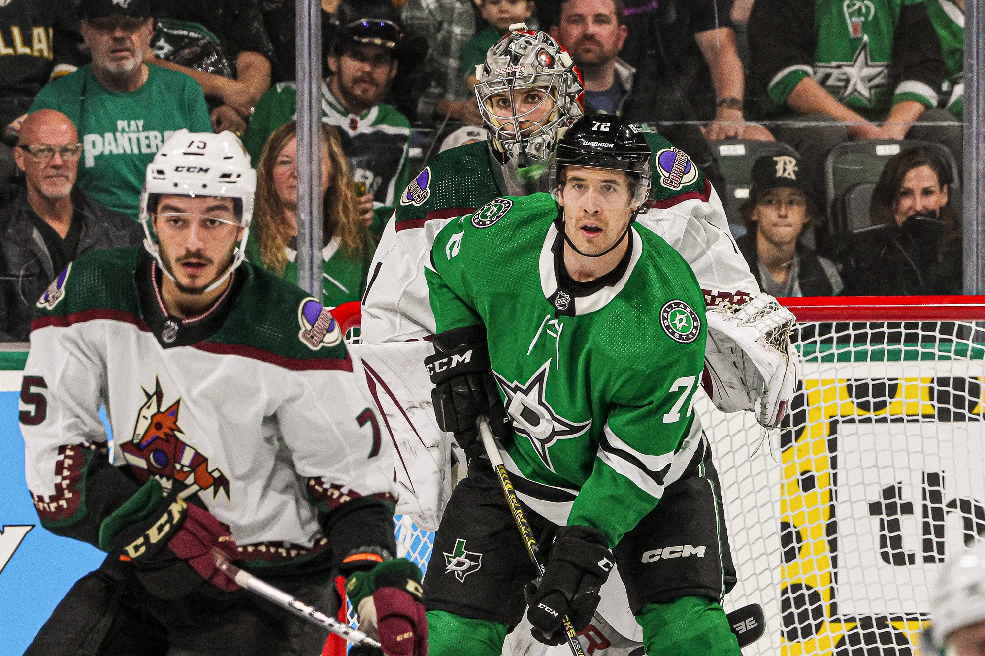 Bourque's Hat Trick Guides Stars Past Roadrunners